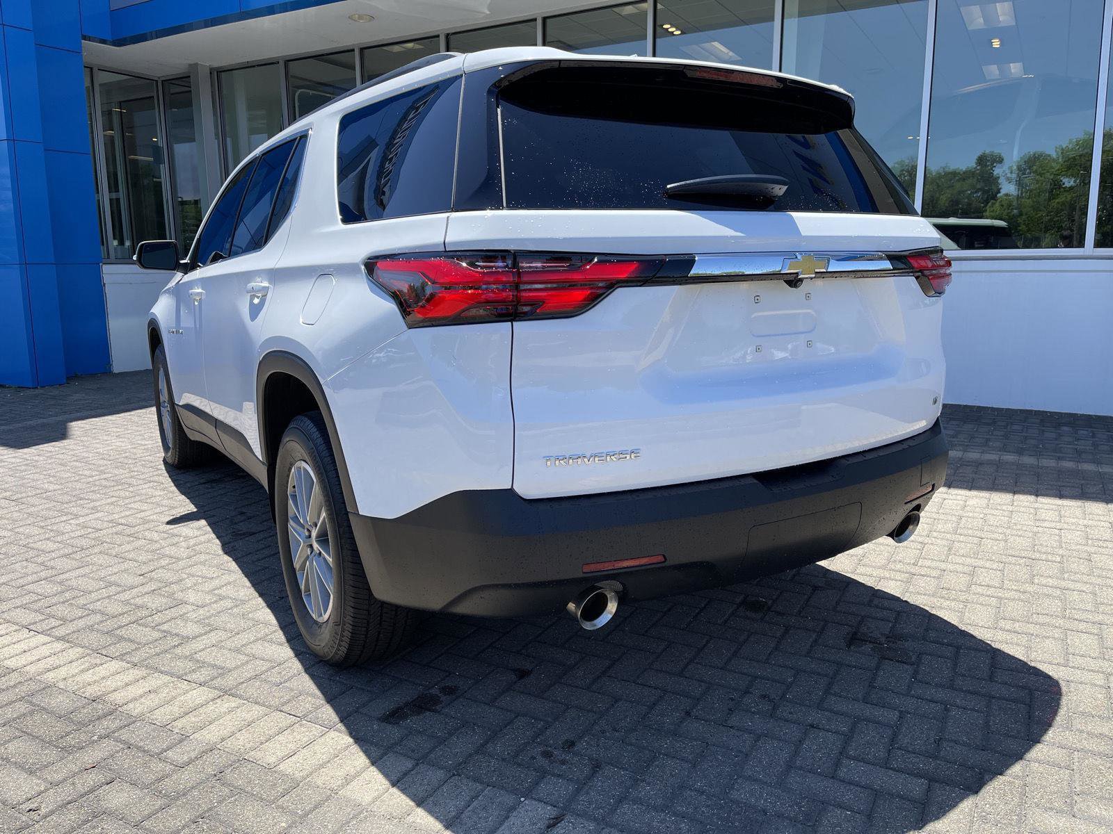 Used 2023 Chevrolet Traverse LT w/ LPO, Floor Liner Package FWD image 3