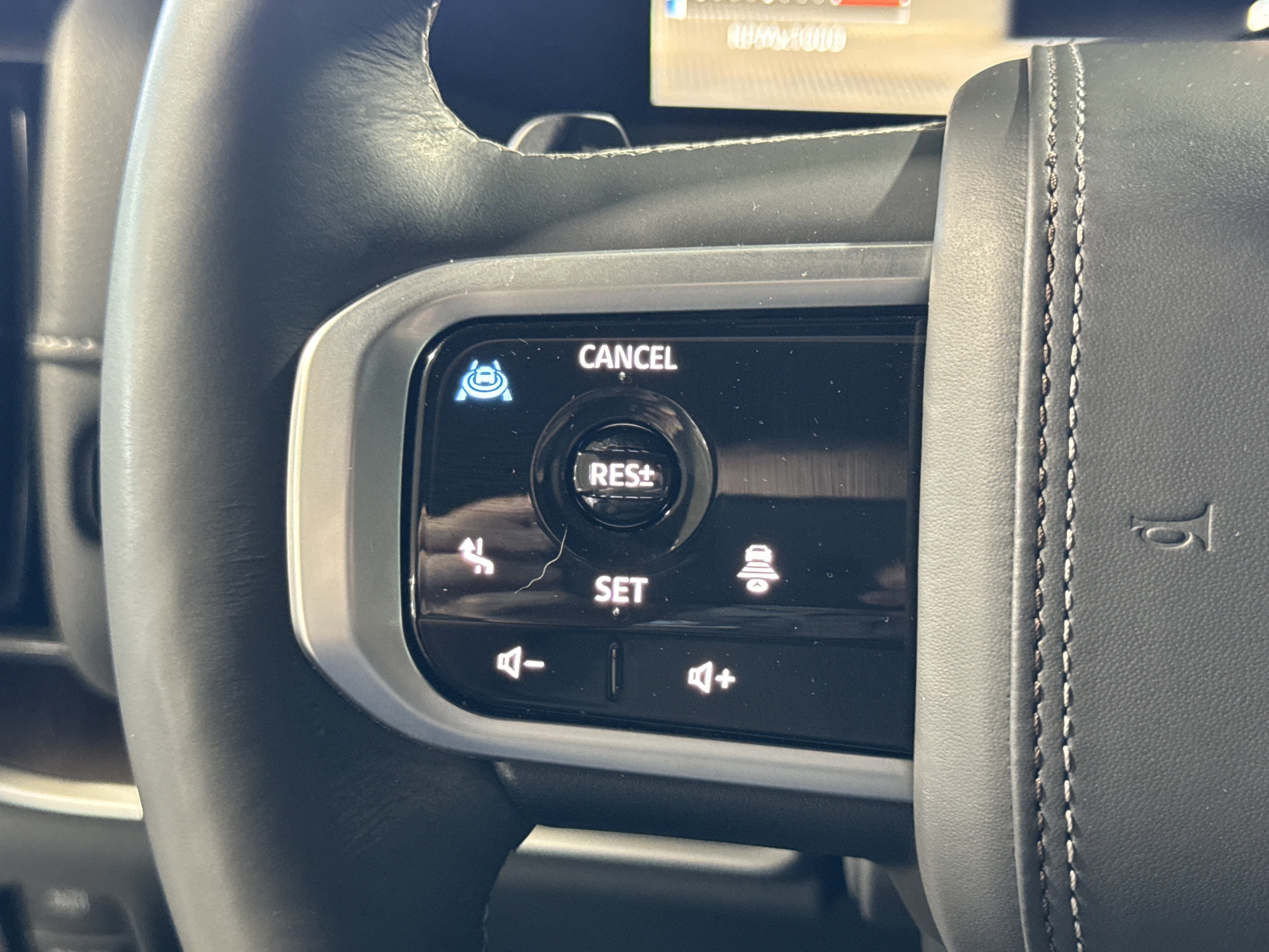 Used 2025 Nissan Armada Platinum Reserve RWD image 26