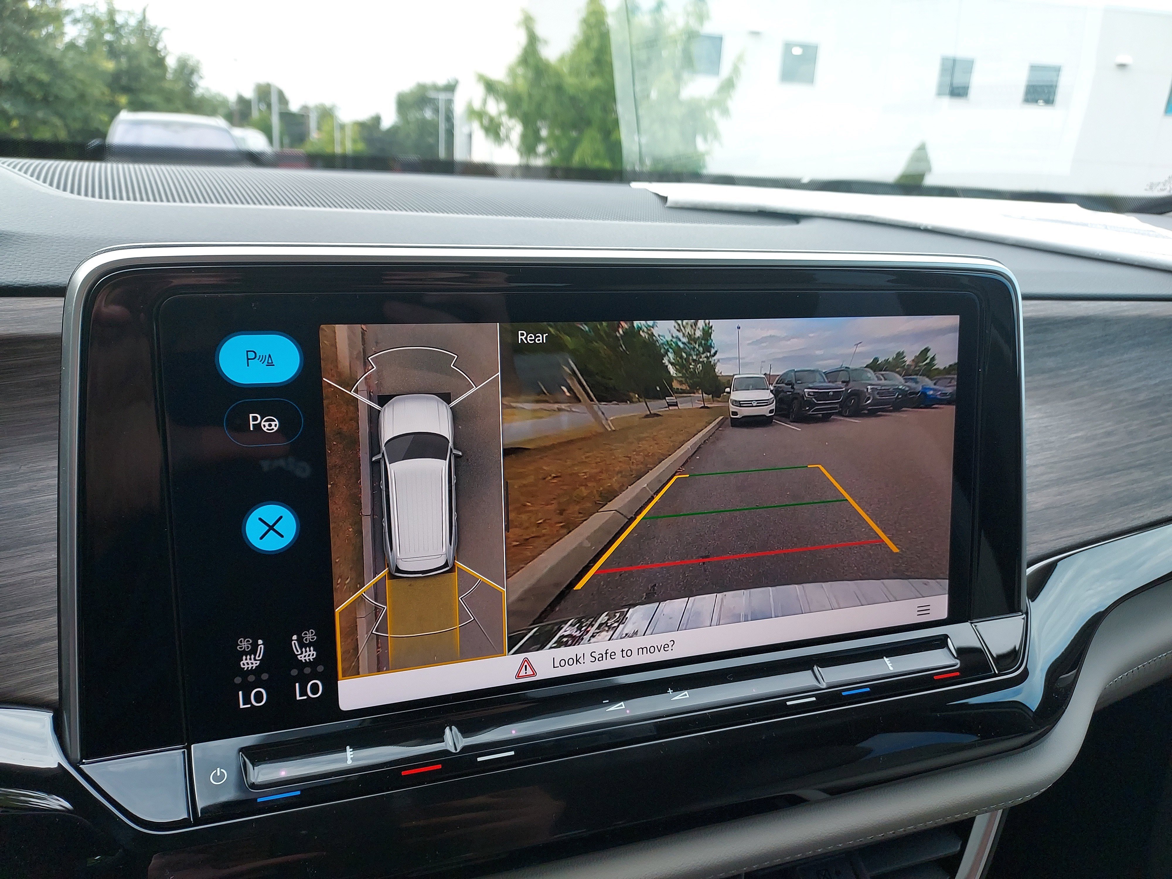 New 2026 Volkswagen Atlas SEL Premium R-Line image 24