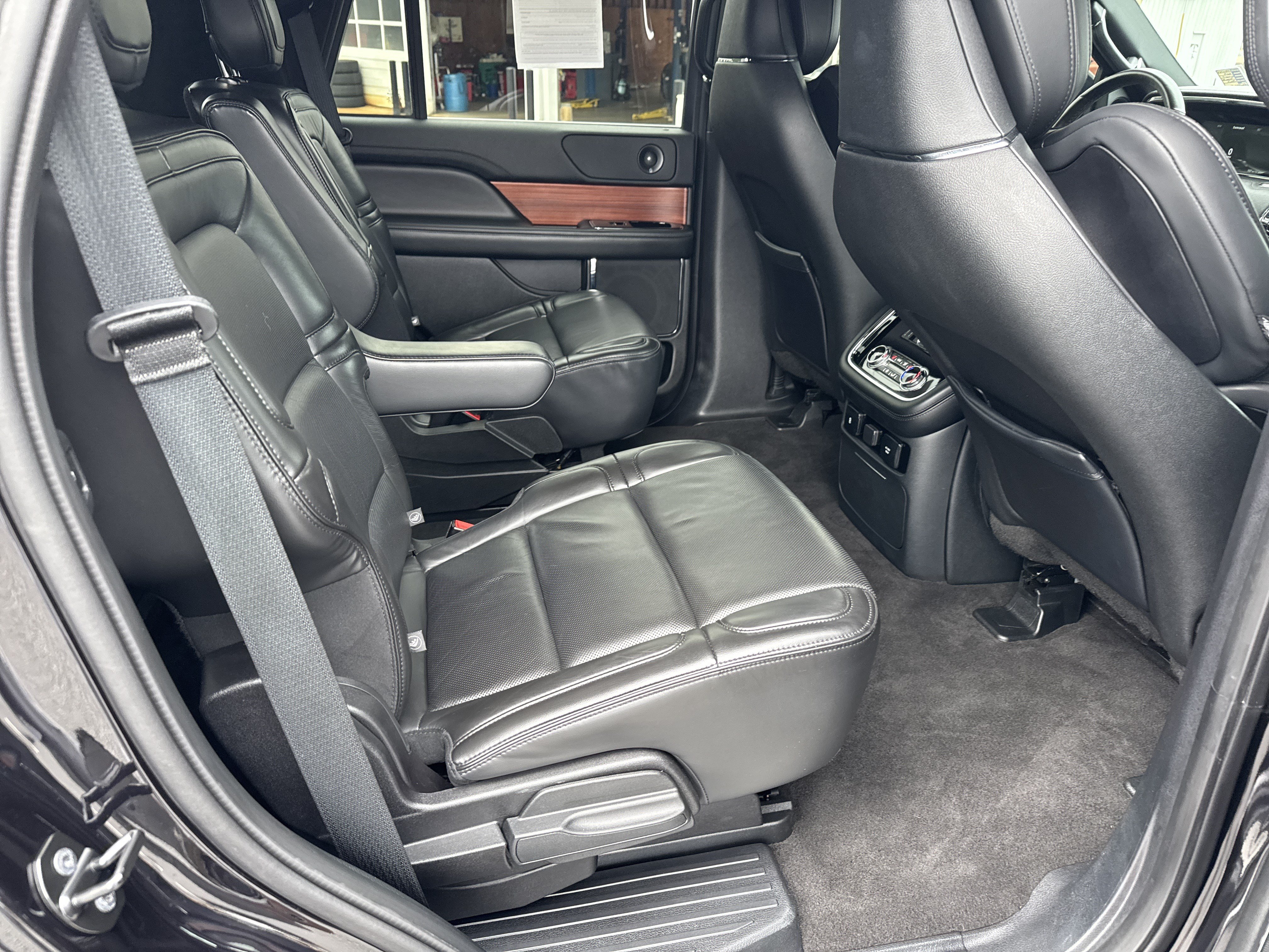 Used 2019 Lincoln Navigator Select w/ Cargo Package RWD image 18