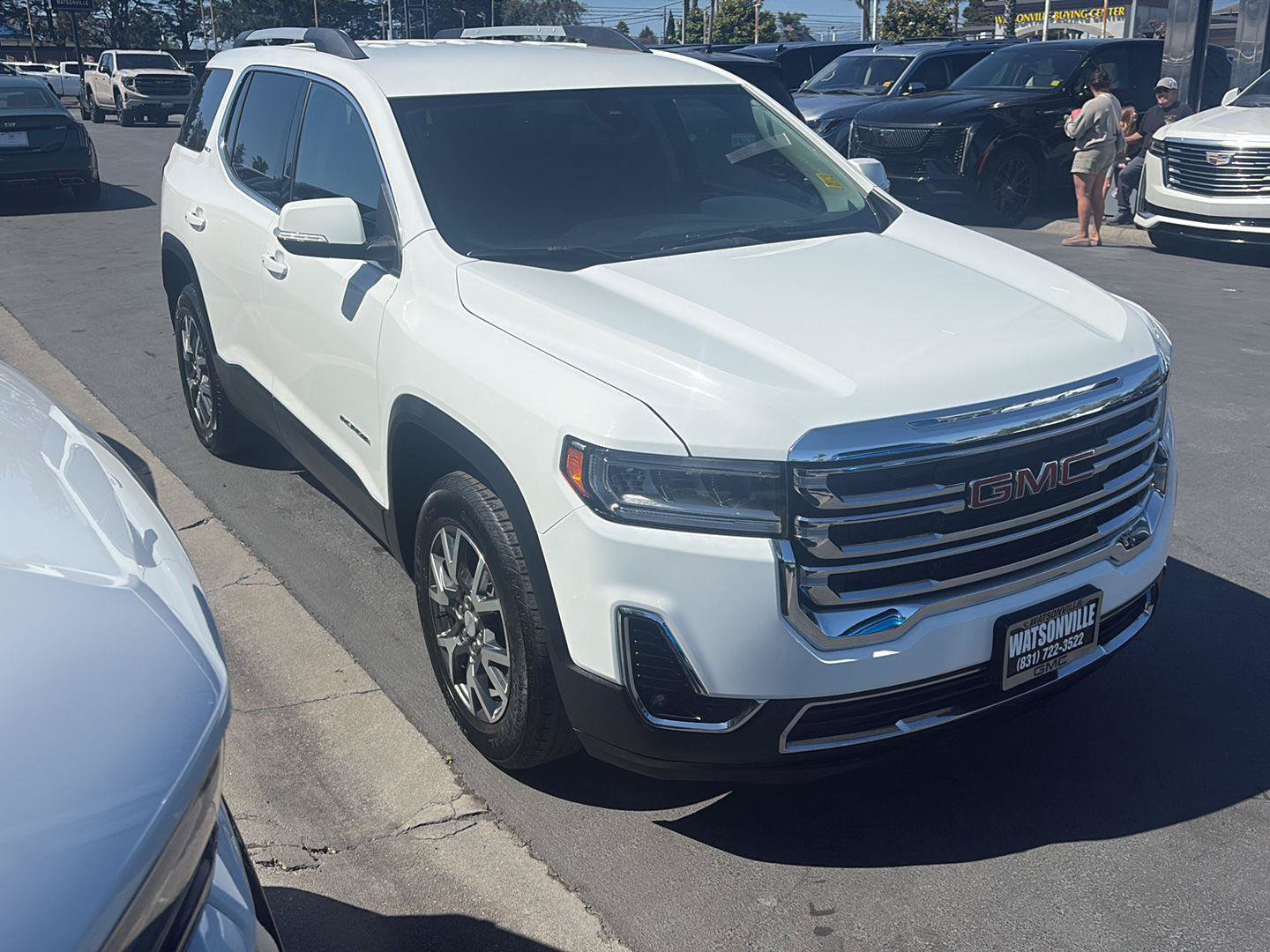 Used 2023 GMC Acadia SLT AWD/4WD image 3
