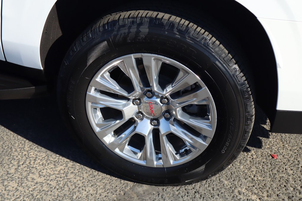 Used 2025 GMC Yukon XL Denali AWD/4WD image 13