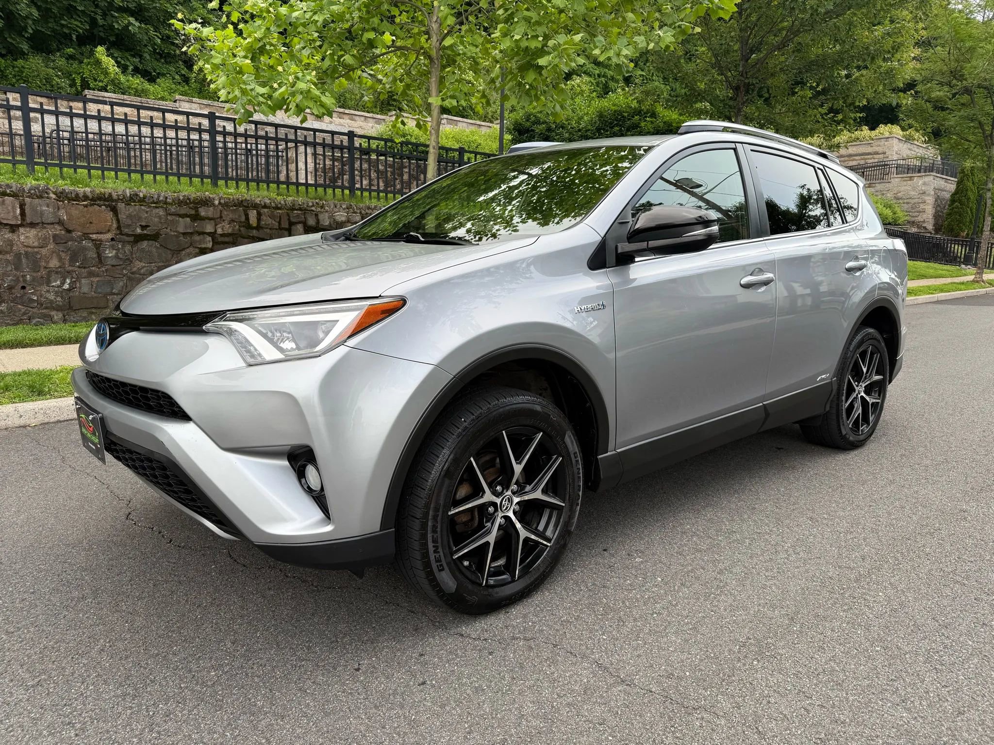 Used 2017 Toyota RAV4 SE image 2