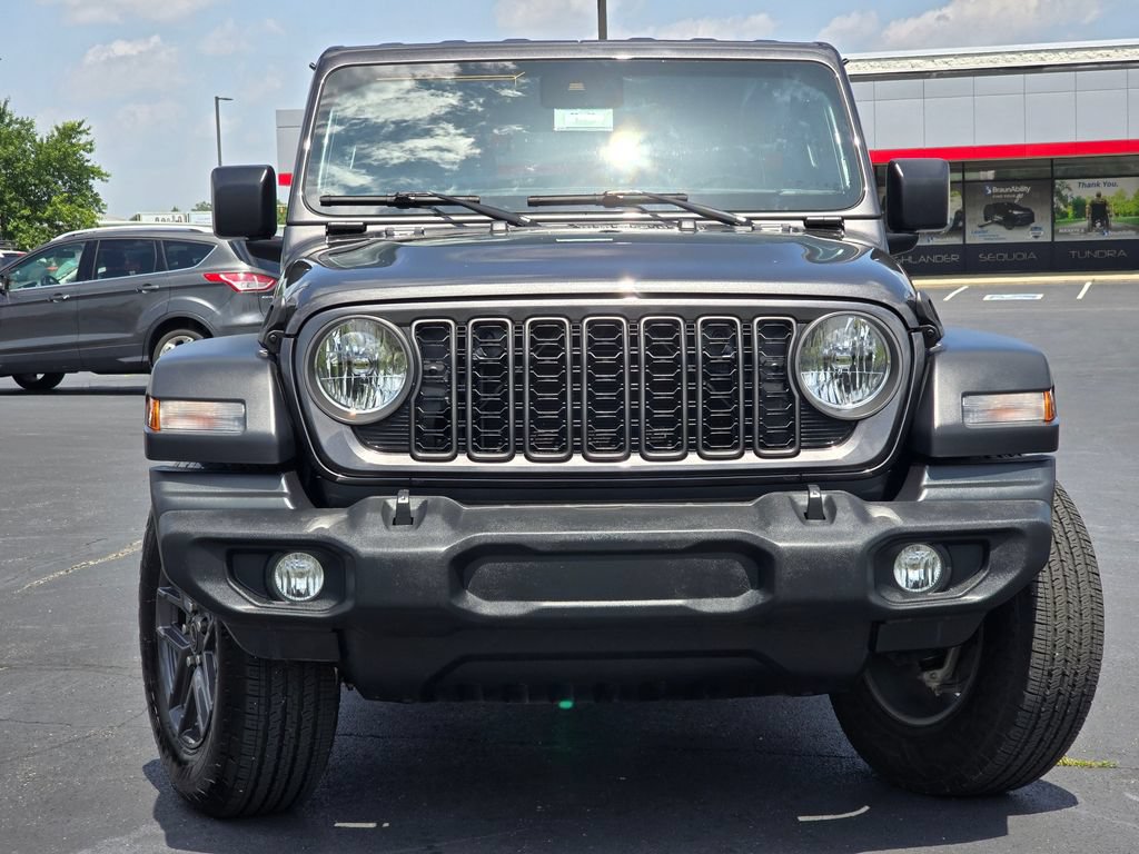 Used 2024 Jeep Wrangler Unlimited Sport AWD/4WD image 3