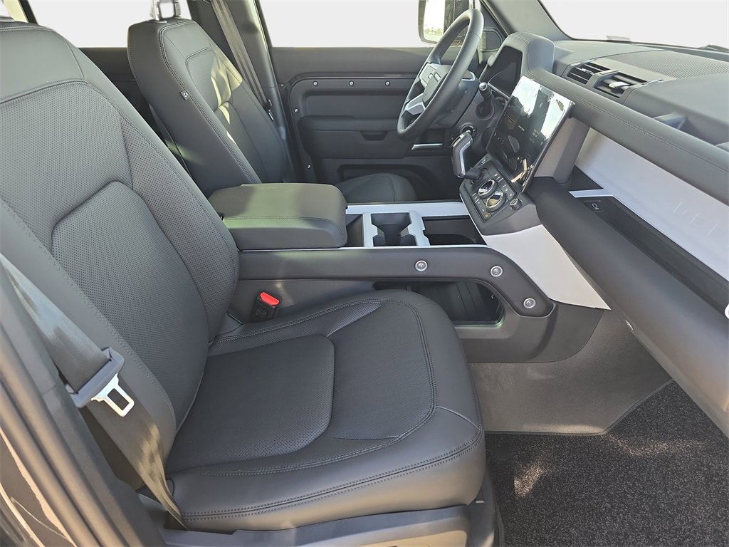 New 2026 Land Rover Defender 130 X-Dynamic SE image 10