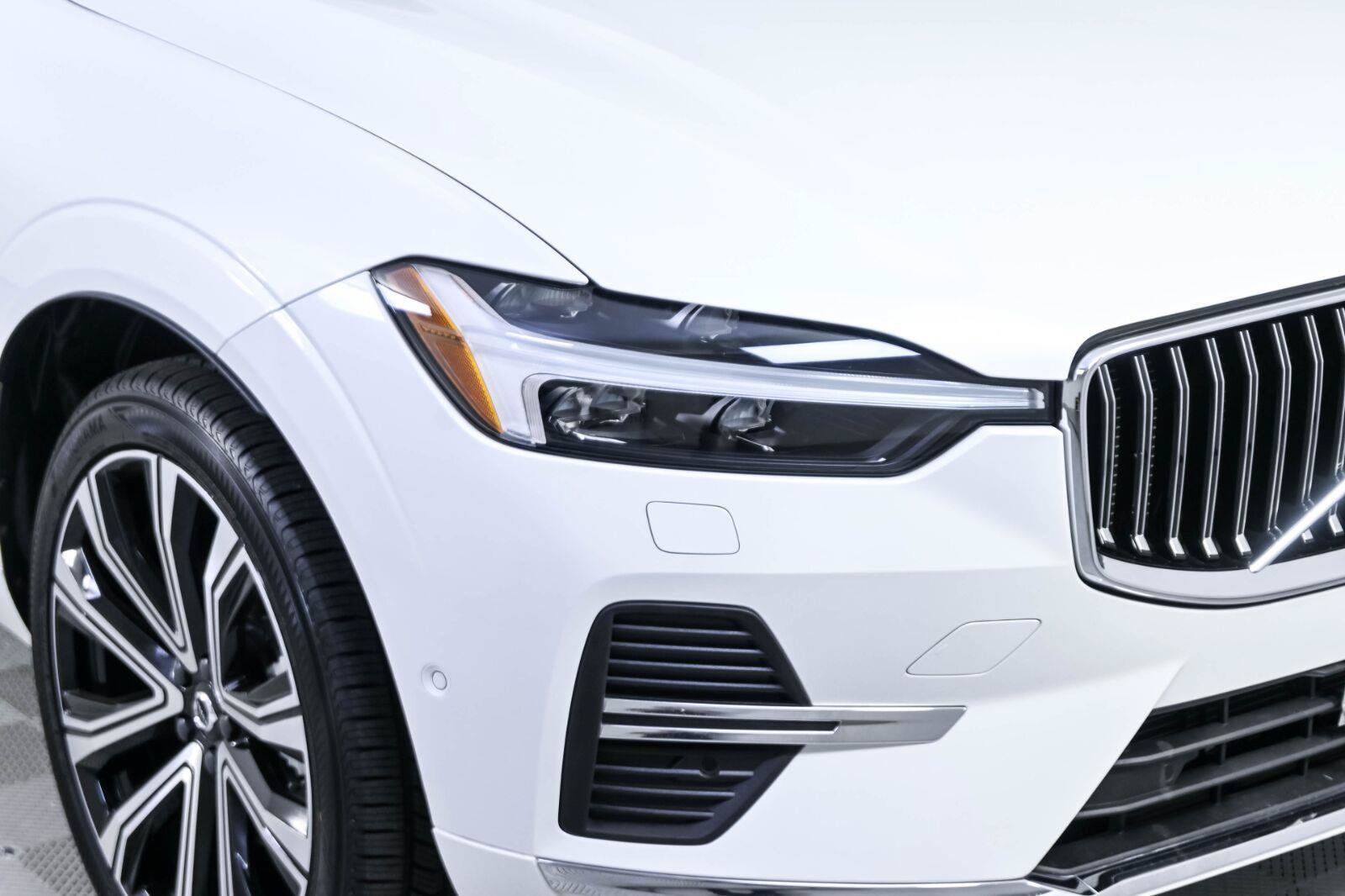 Certified 2023 Volvo XC60 B5 Ultimate FWD image 38