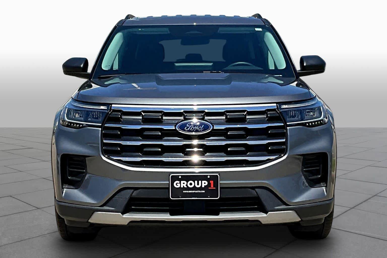 Used 2025 Ford Explorer Active RWD image 4