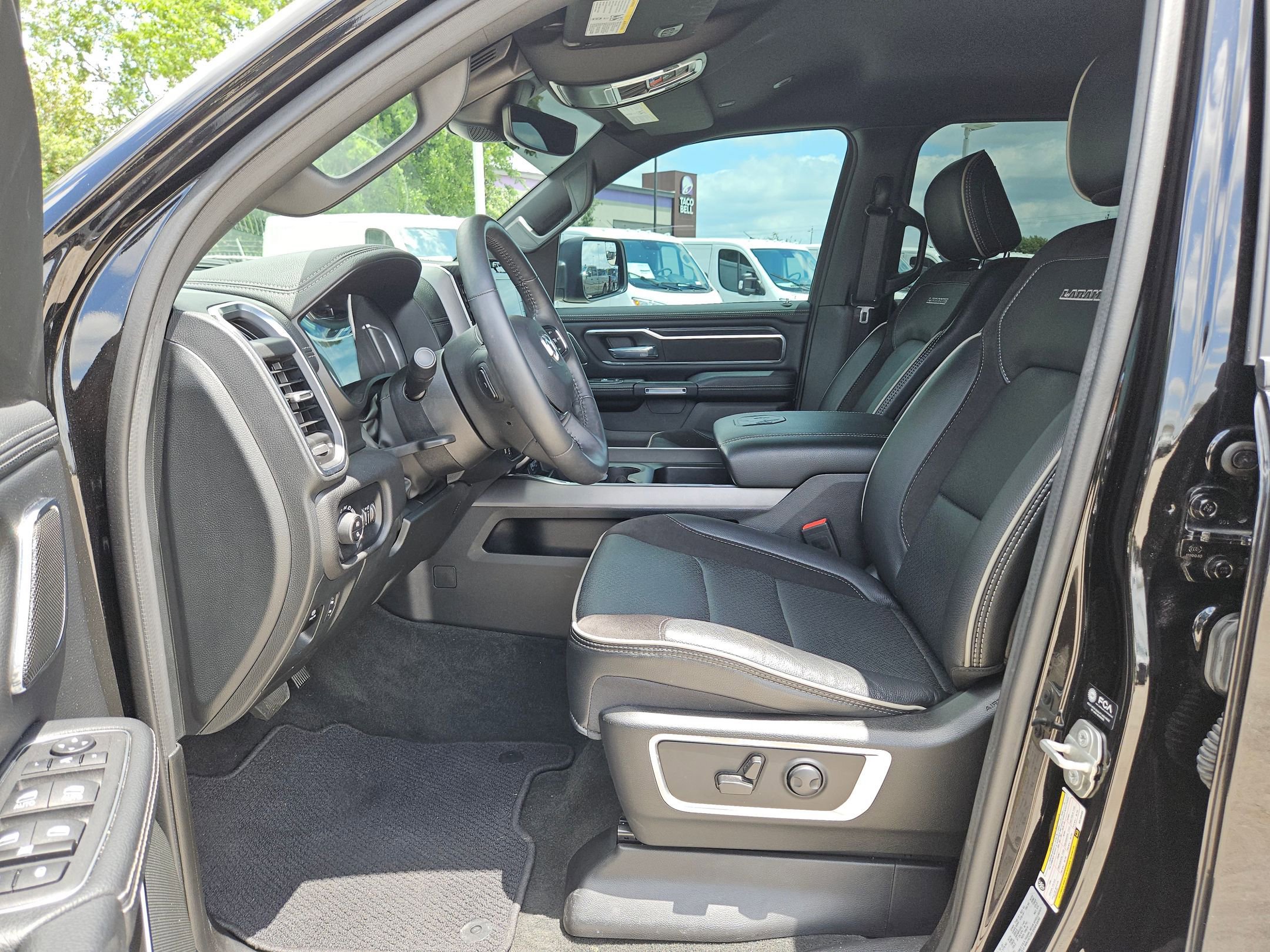 Used 2024 RAM 1500 Laramie AWD/4WD image 9