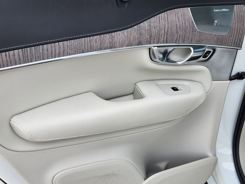 Used 2023 Volvo XC90 T8 Ultimate image 12