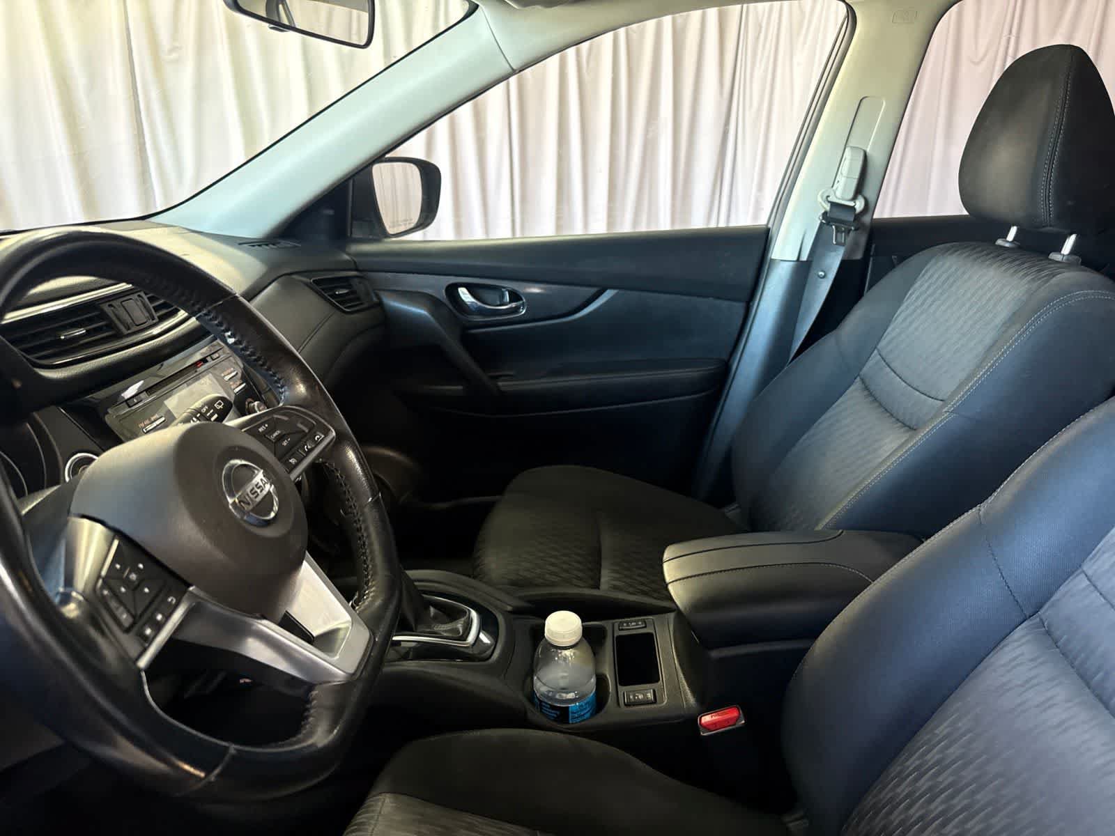 Used 2017 Nissan Rogue SV FWD image 17