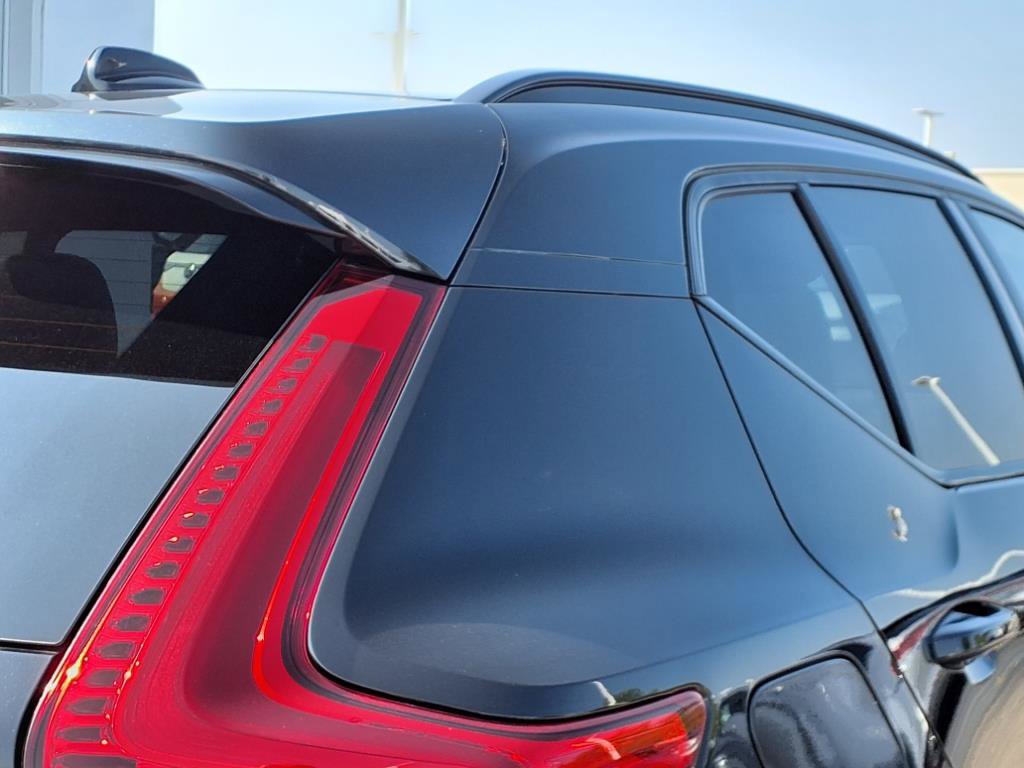 Used 2022 Volvo XC40 T5 R-Design w/ Advanced Package image 28