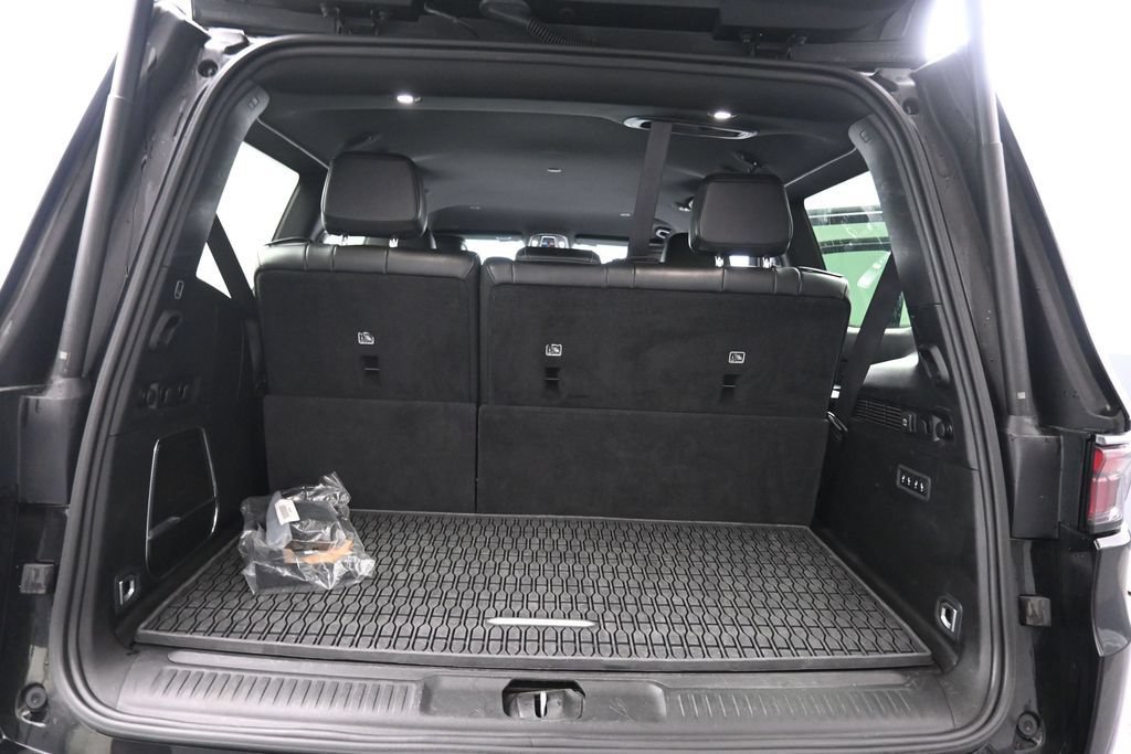 Used 2024 Jeep Wagoneer Series III AWD/4WD image 37