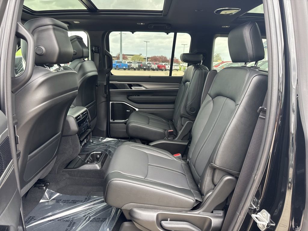 New 2026 Jeep Grand Wagoneer Limited AWD/4WD image 25