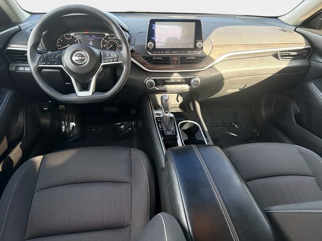 Used 2024 Nissan Altima 2.5 SV FWD image 15