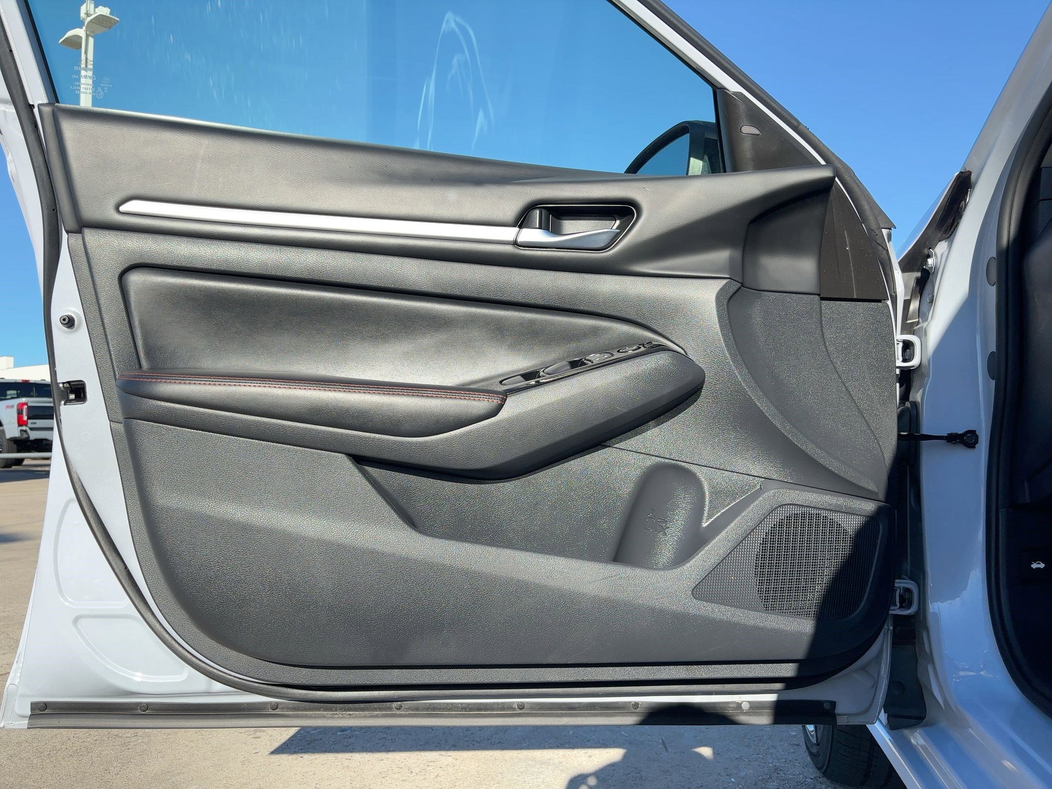 Used 2024 Nissan Altima 2.5 SR image 14