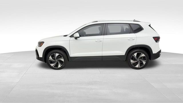 Used 2025 Volkswagen Taos SE image 6