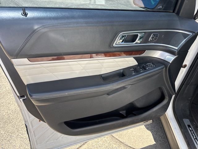 Used 2016 Ford Explorer Platinum AWD/4WD image 27