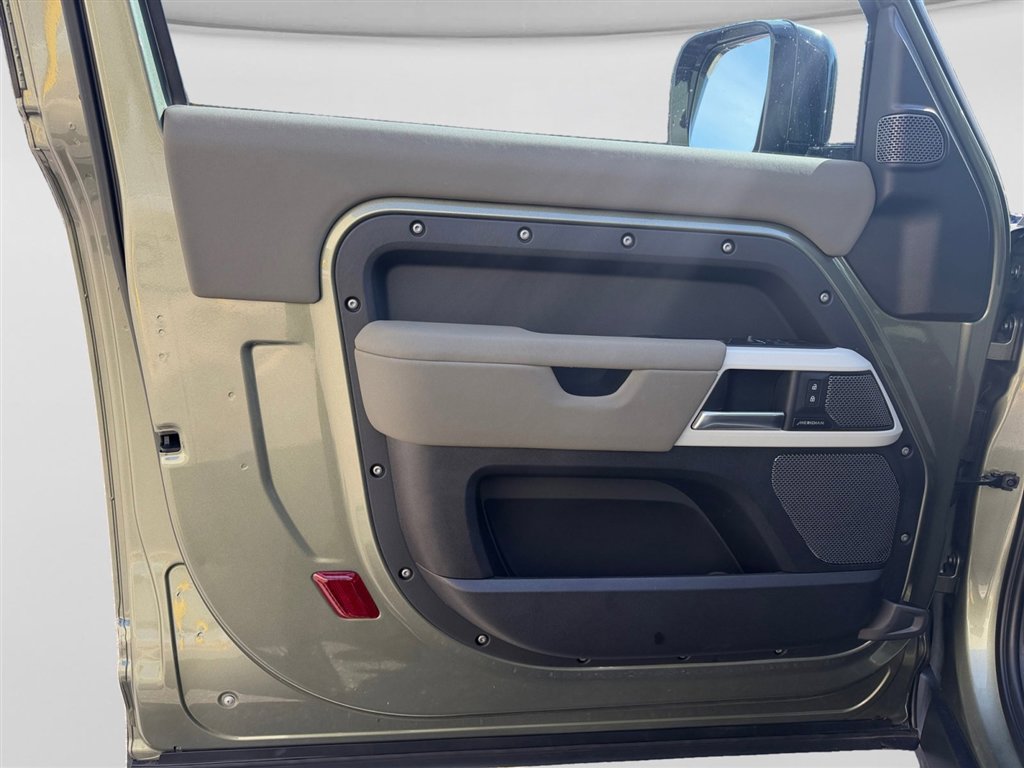 Used 2023 Land Rover Defender 90 S image 12