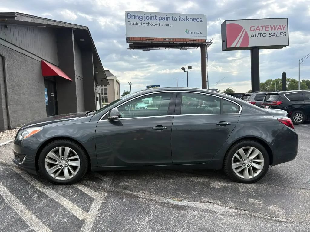 Used 2017 Buick Regal Premium w/ Driver Confidence Package #1 AWD/4WD image 2