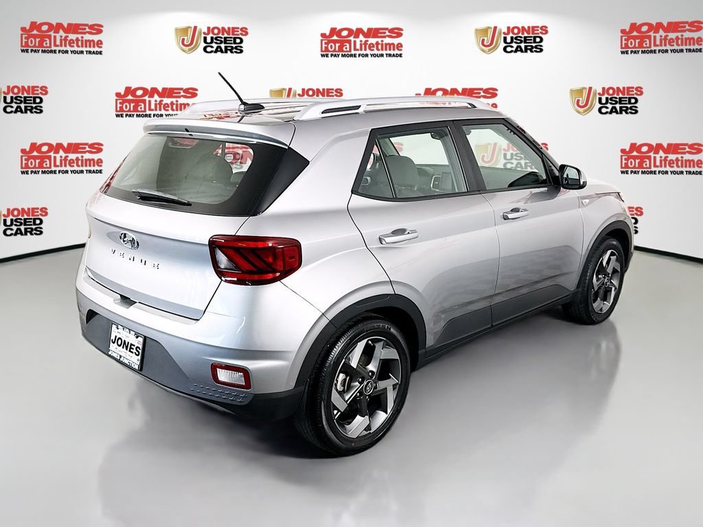 Certified 2023 Hyundai Venue SEL FWD image 17