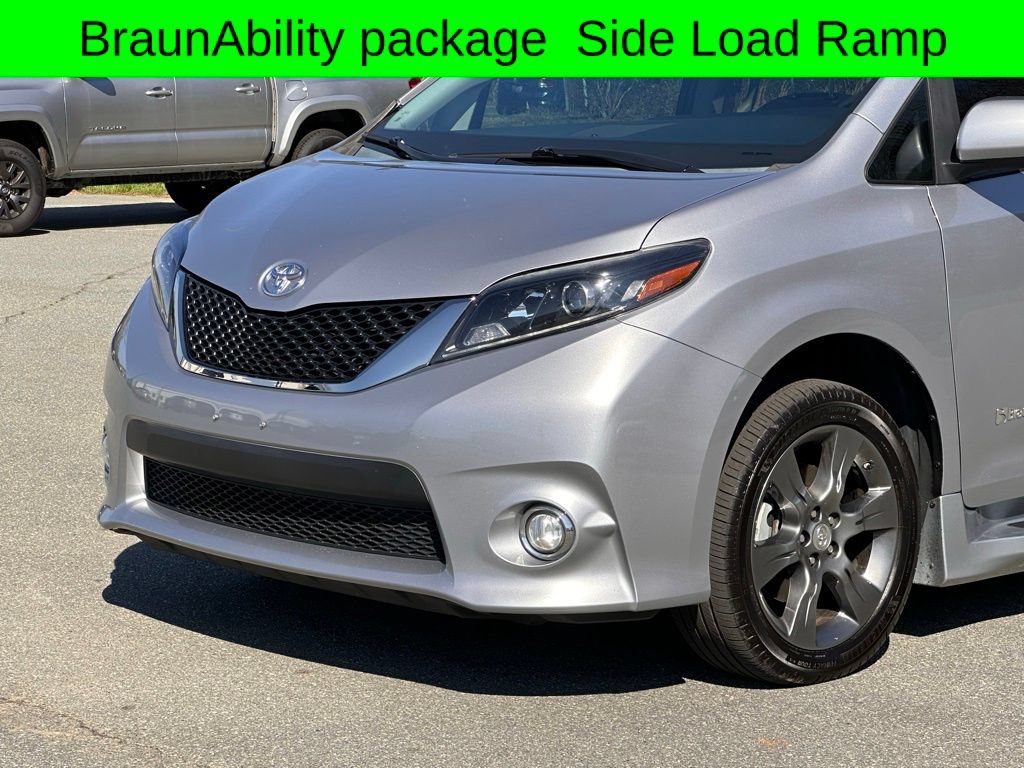 Used 2015 Toyota Sienna SE w/ SE Preferred Package FWD image 45