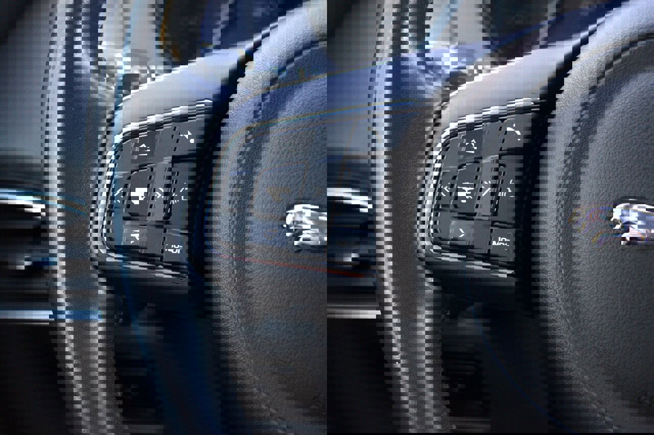 Used 2018 Jaguar F-PACE Premium image 25