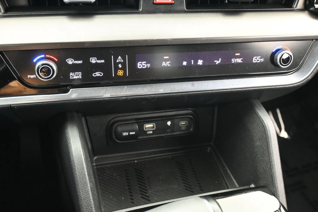 Used 2025 Kia Sportage EX FWD image 22