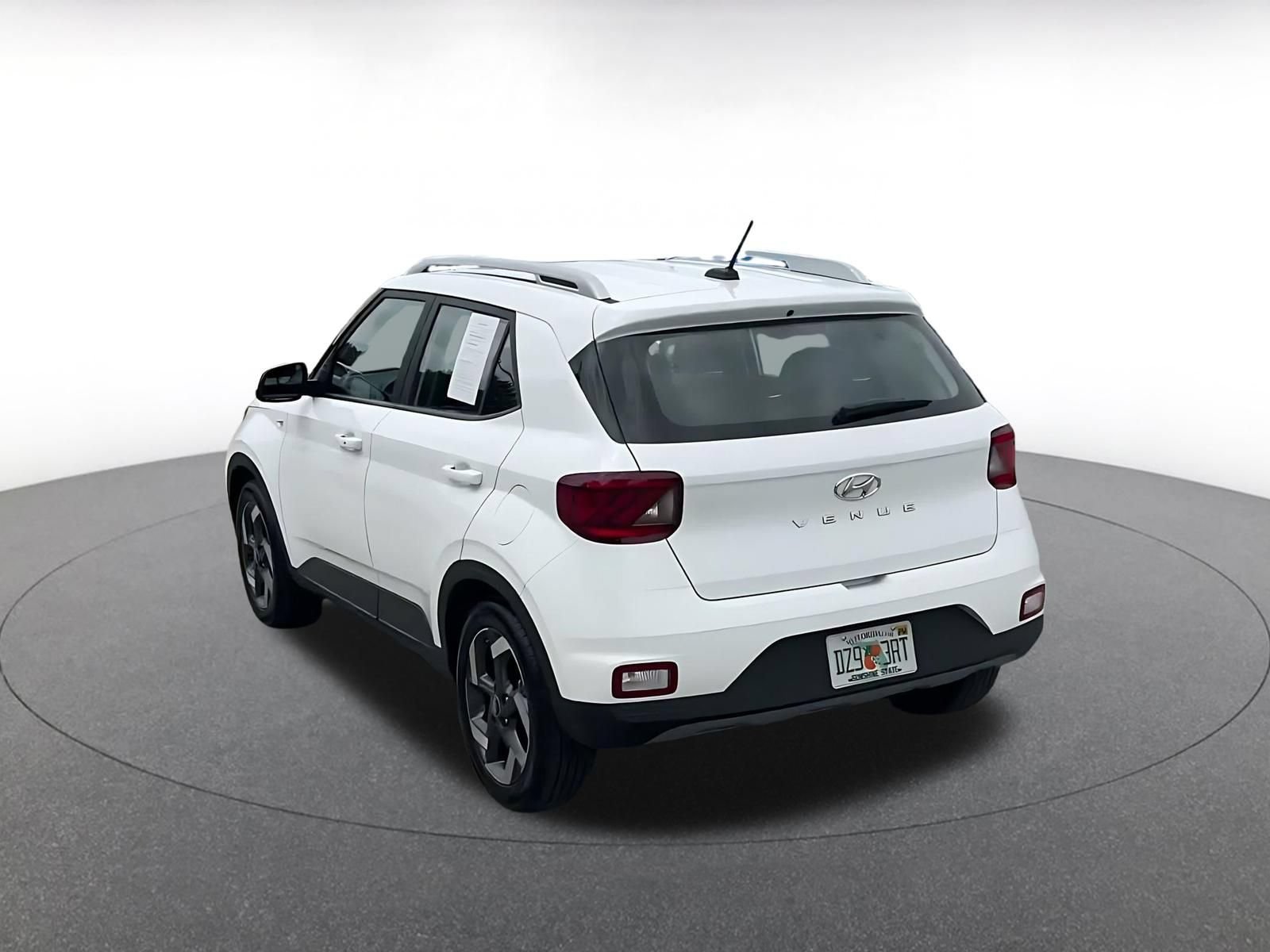 Used 2026 Hyundai Venue SEL FWD image 9