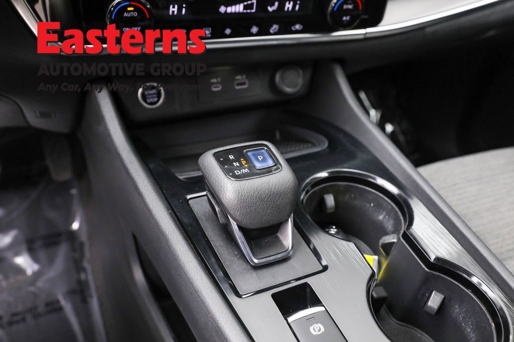 Used 2022 Nissan Rogue SV image 13