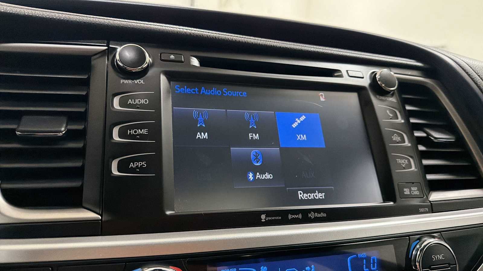 Used 2017 Toyota Highlander XLE image 18