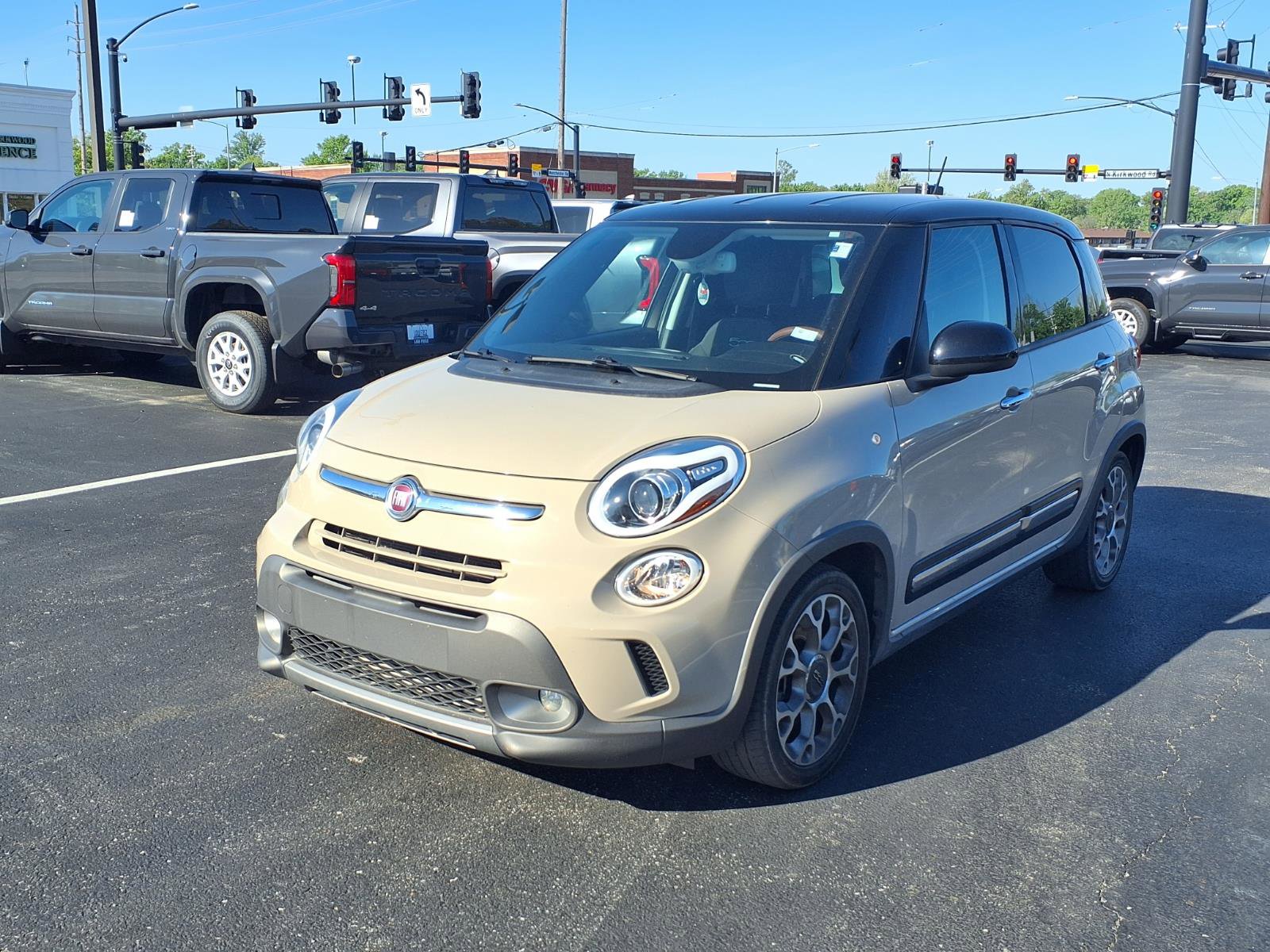 Used 2016 FIAT 500L Trekking FWD image 25