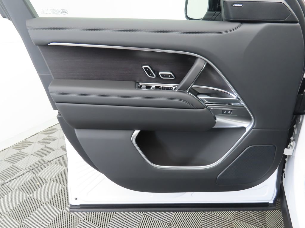 New 2025 Land Rover Range Rover Long Wheelbase SE image 24