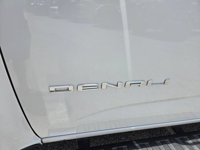 Used 2021 GMC Canyon Denali RWD image 3