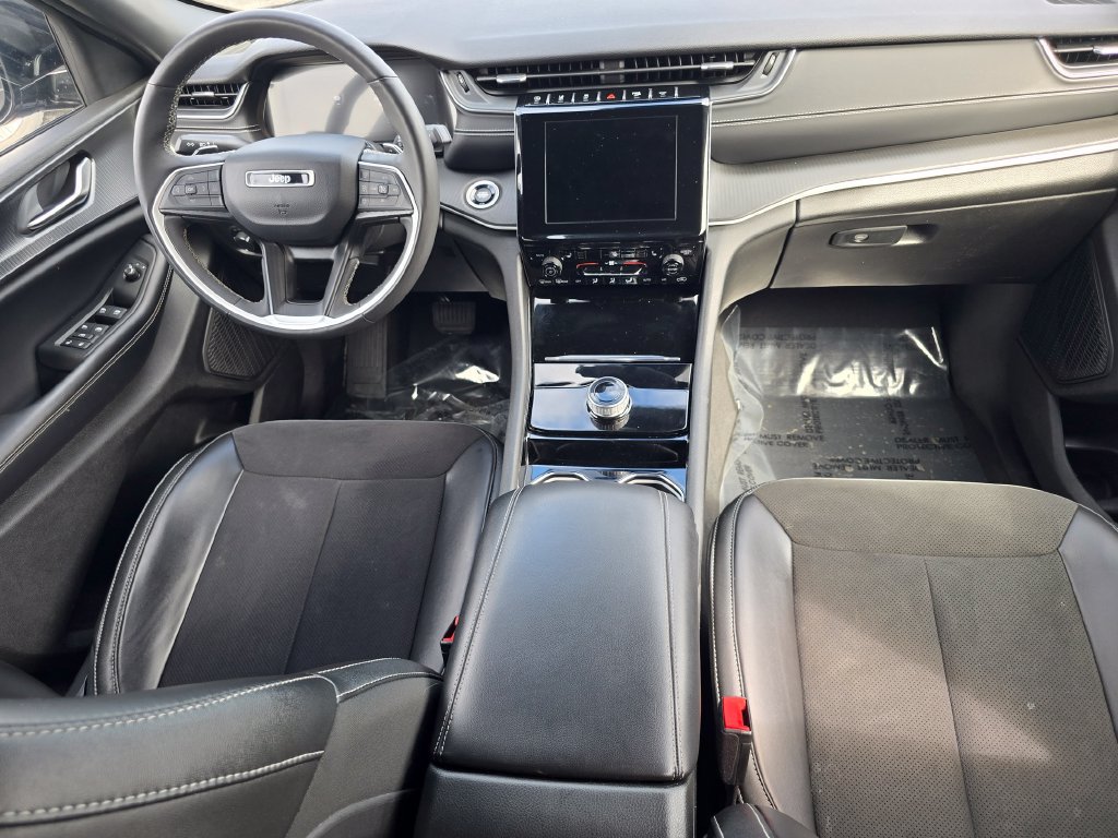 Used 2023 Jeep Grand Cherokee Altitude AWD/4WD image 22