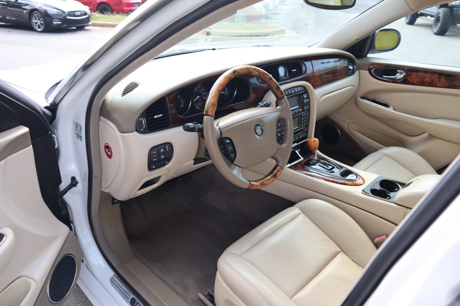 Used 2004 Jaguar XJ8 RWD image 8