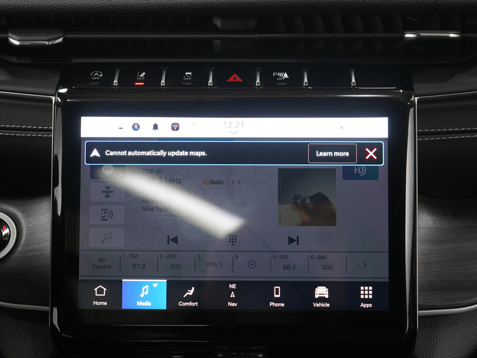 Used 2023 Jeep Grand Cherokee L Limited w/ Luxury Tech Group II image 16