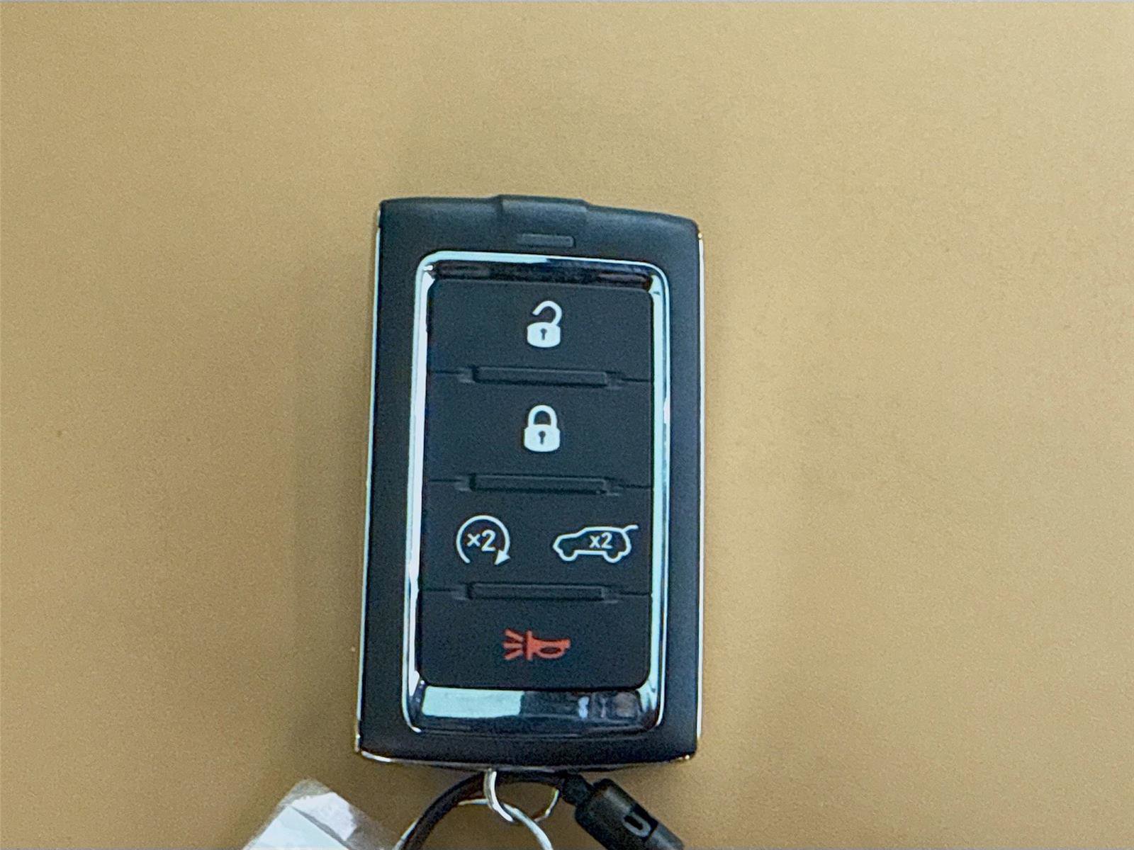 Used 2022 Jeep Grand Cherokee Summit w/ Luxury Tech Group V image 28