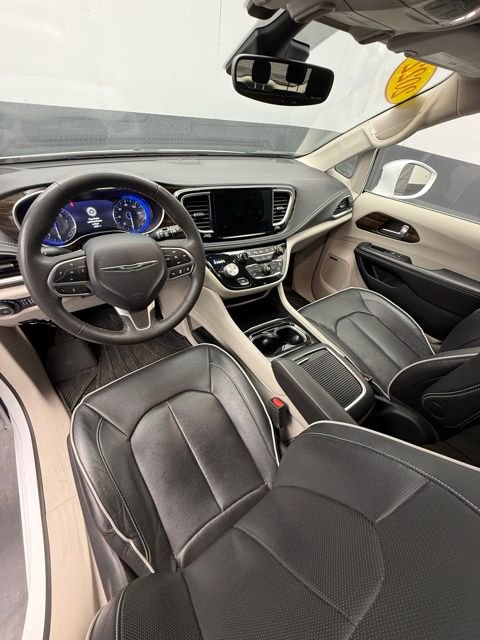 Used 2022 Chrysler Pacifica Limited FWD image 40