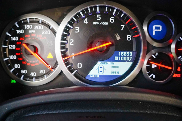 Used 2014 Nissan GT-R Premium w/ Premium Interior Package image 32