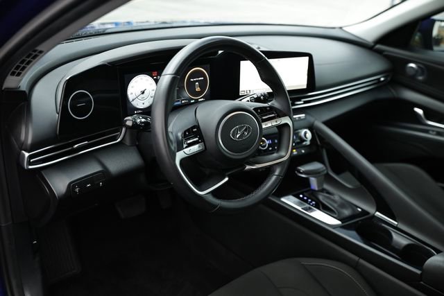 Used 2023 Hyundai Elantra SEL w/ Convenience Package image 17