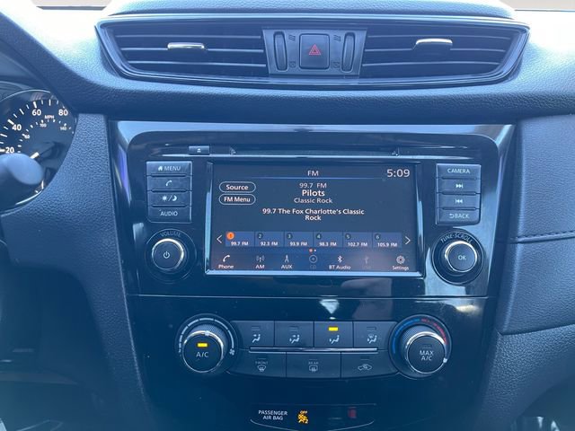 Used 2018 Nissan Rogue S image 19