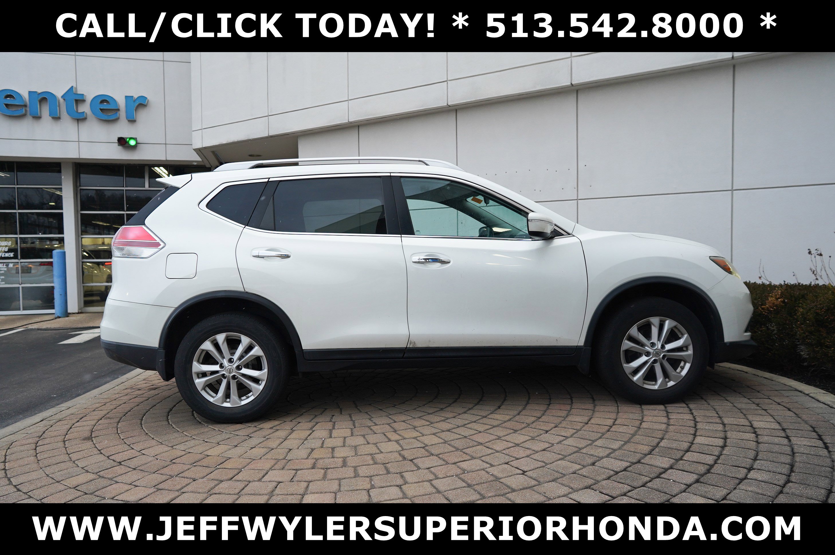 Used 2014 Nissan Rogue SV image 2