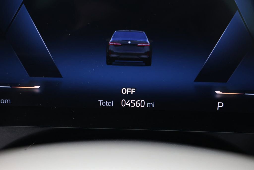 Used 2024 BMW i5 eDrive40i w/ M Sport Package image 16