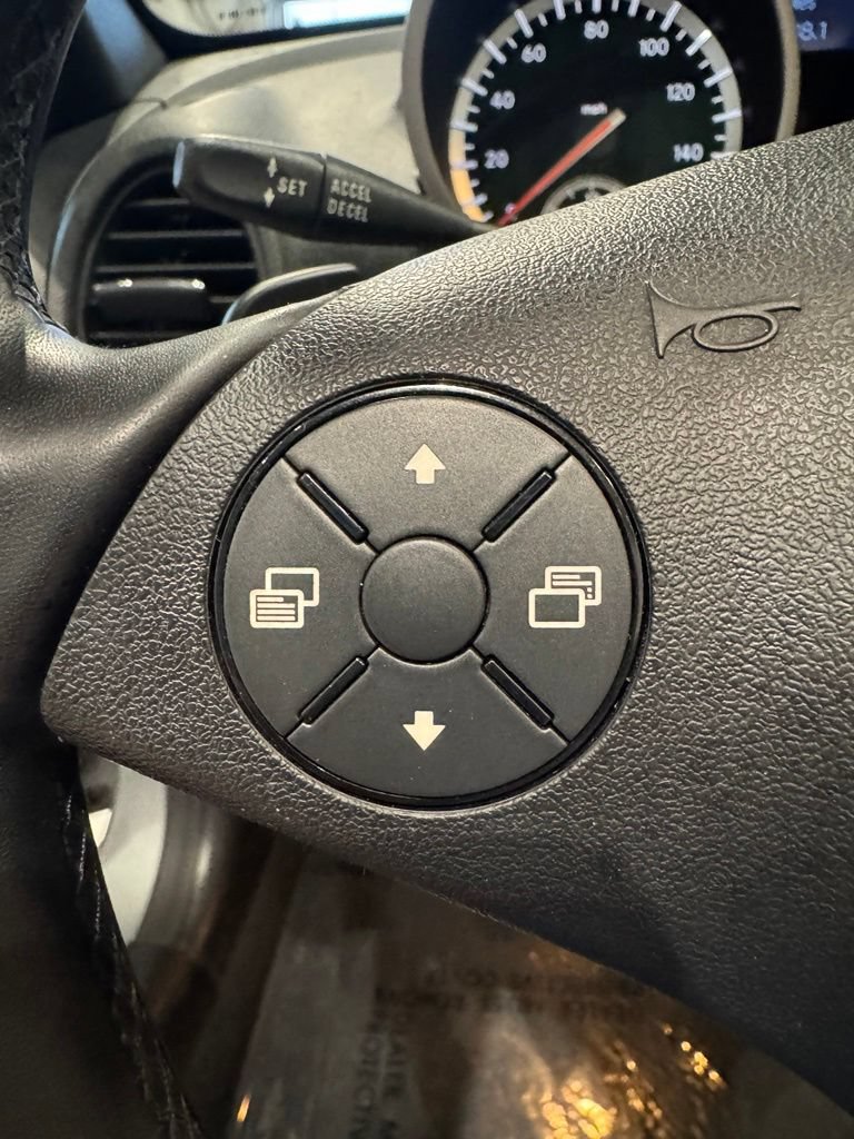 Used 2010 Mercedes-Benz SLK 300 image 18