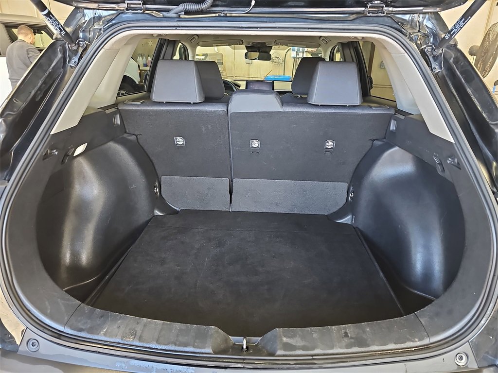 Used 2024 Toyota Corolla Cross LE image 12
