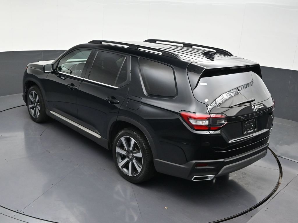 Used 2025 Honda Pilot Touring image 16