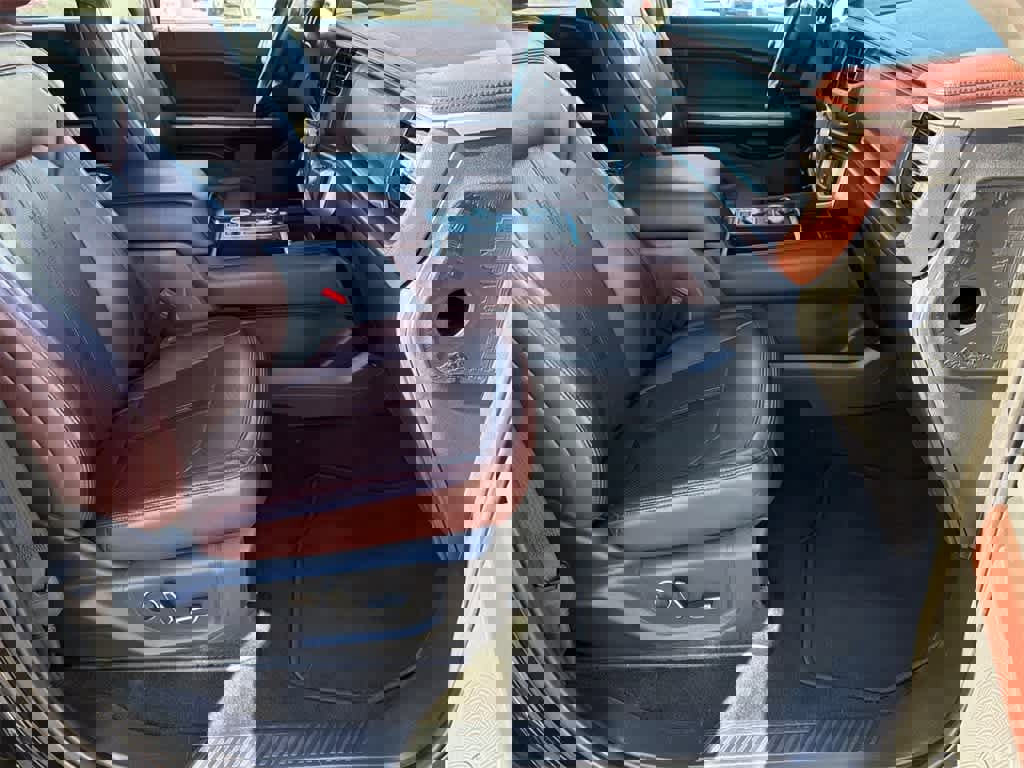 Used 2023 Ford Expedition Limited image 12