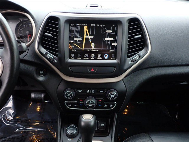 Used 2017 Jeep Cherokee Limited w/ Luxury Group AWD/4WD image 17