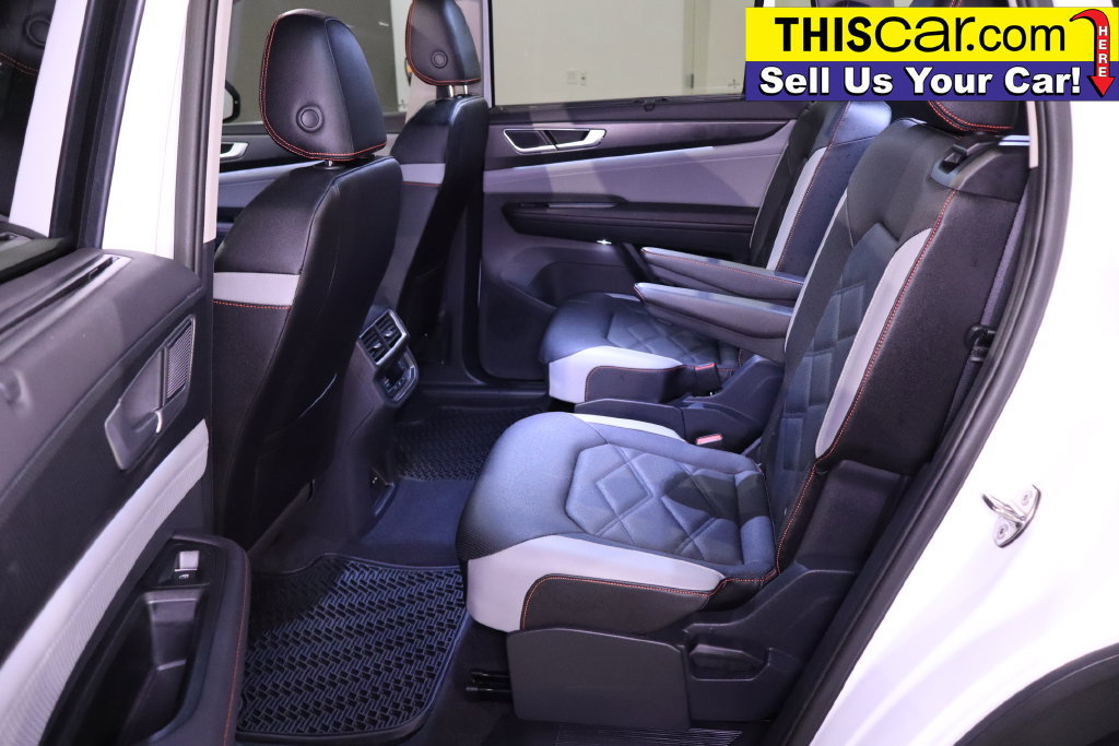 Used 2025 Volkswagen Atlas Peak Edition SE AWD/4WD image 32