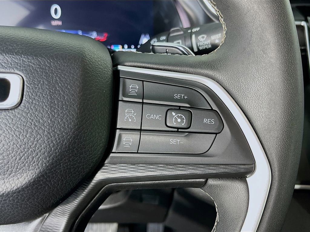 Used 2023 Jeep Grand Cherokee L Laredo image 17